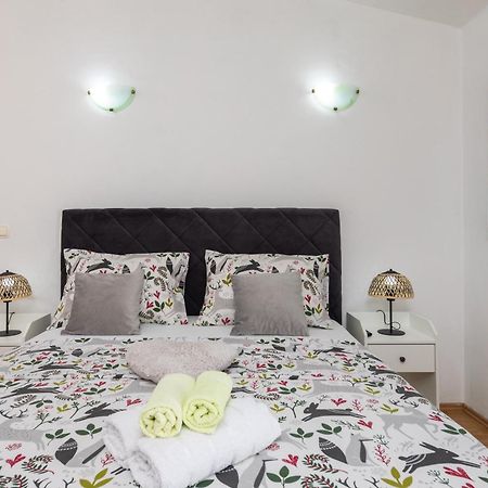 Sky Way Apartments Dugi Rat Eksteriør billede