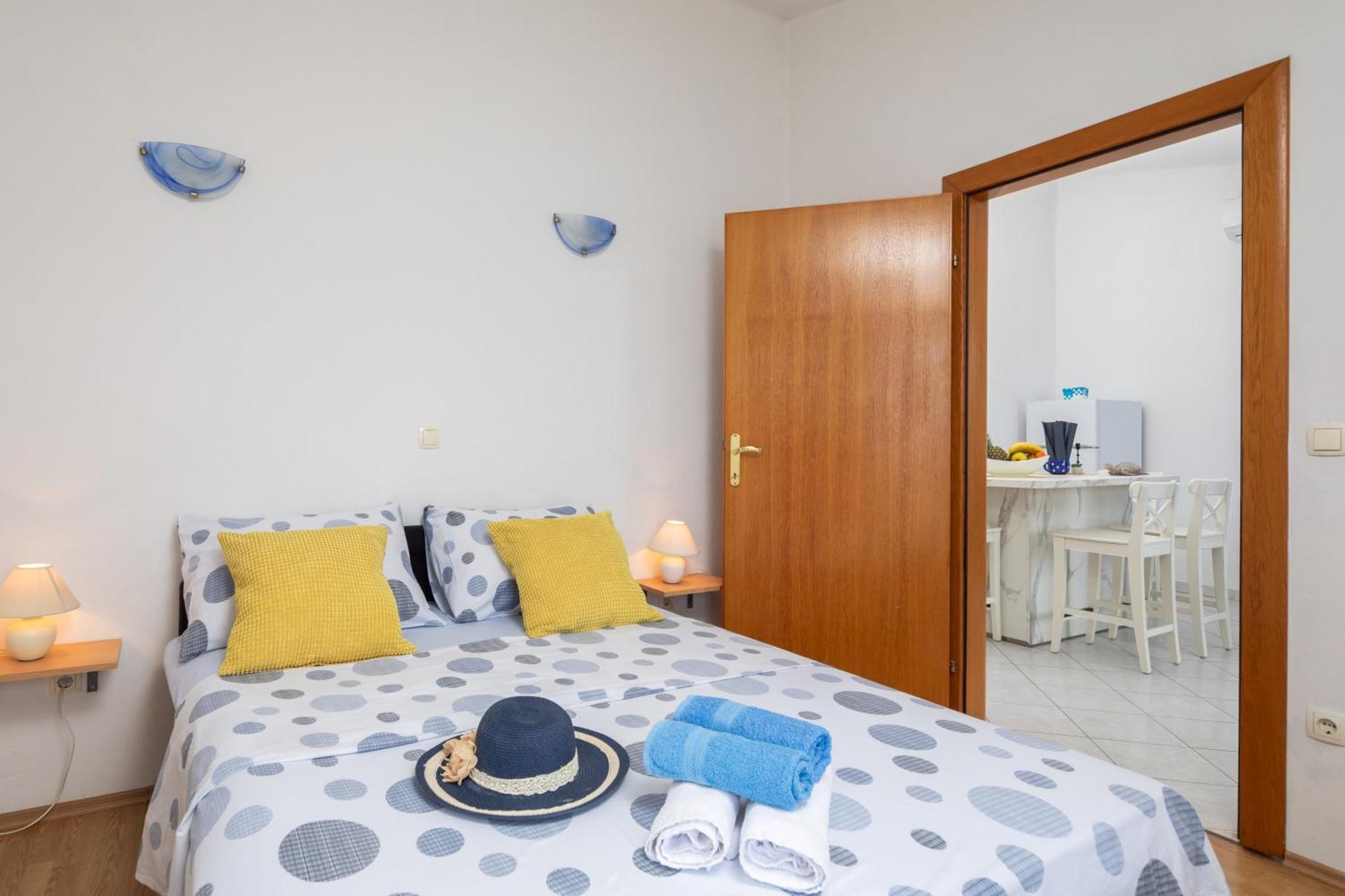 Sky Way Apartments Dugi Rat Eksteriør billede
